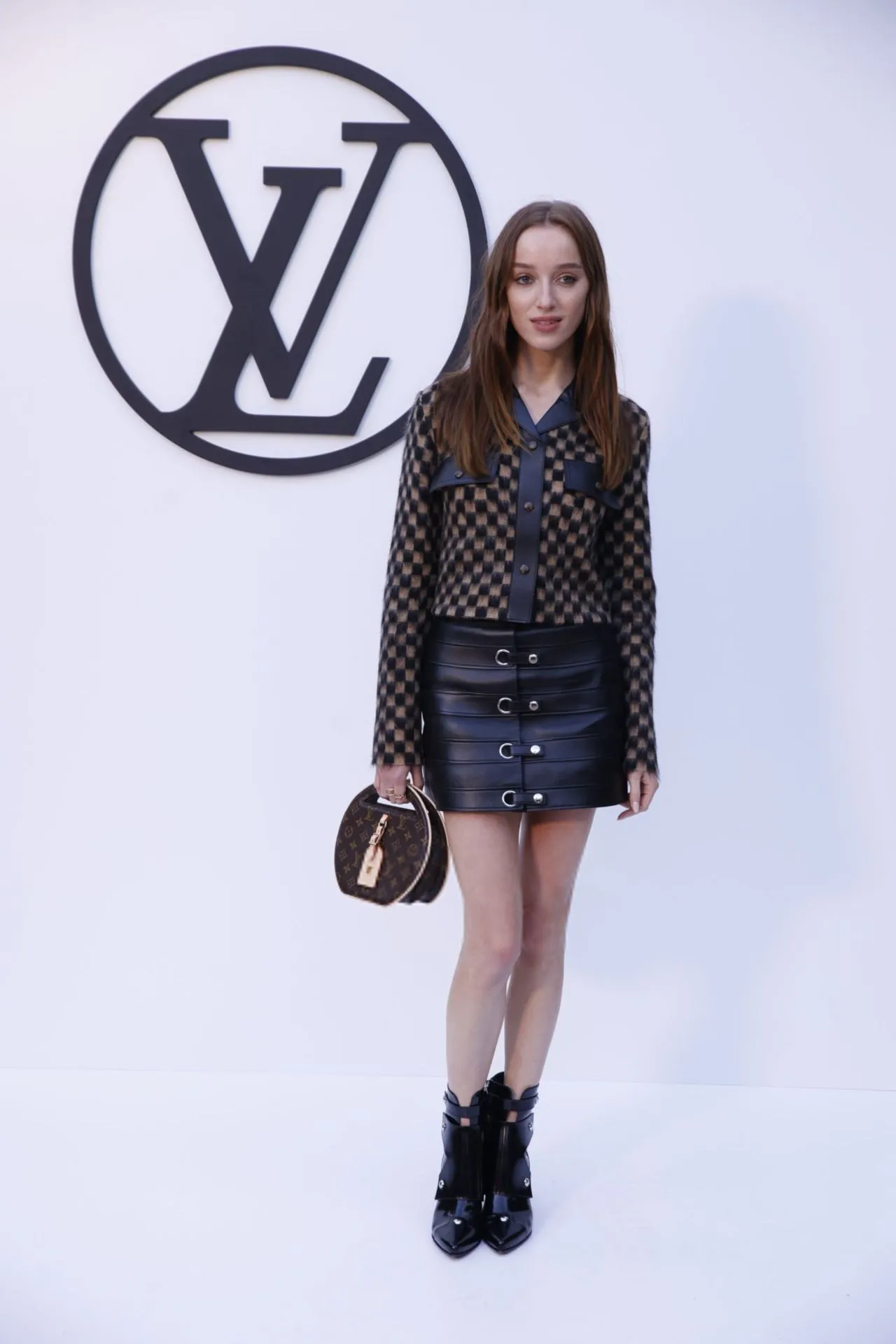 PHOEBE DYNEVOR AT LOUIS VUITTON PHOTOCALL FASHION SHOW IN BARCELONA1